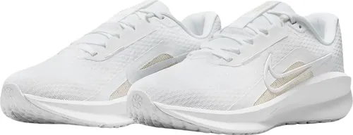 NIKE Damen W Downshifter 13 Sneaker - Weiß, 43 EU - Laufschuhe mit maximalem Komfort und ergonomischem Design für ein angenehmes Laufgefühl.