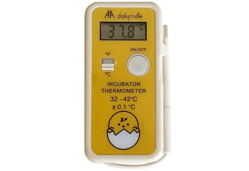 Digital-Brut-Thermometer "dailymate" - Präzise Messung für Ihre Brut - Hochpräzises Brutthermometer mit digitaler Anzeige und ±0,1 °C Genauigkeit. Ideal für Motor- und Flächenbrüter, inklusive PVC-Schutztasche und auswechselbarer Batterie.