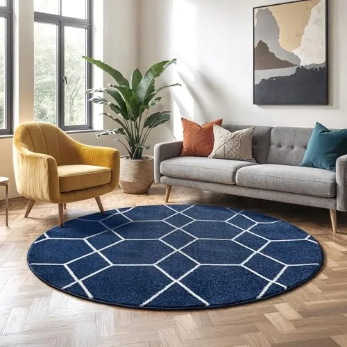 SANAT Wohnzimmerteppich – Pflegeleicht und vielseitig – 150 cm Rund in Marine - Der SANAT Wohnzimmerteppich überzeugt mit einem modernen Trellis-Muster und passt perfekt in jedes Zuhause. Pflegeleicht und ideal für Wohnzimmer, Flure und mehr – für Stil und Komfort in jedem Raum.