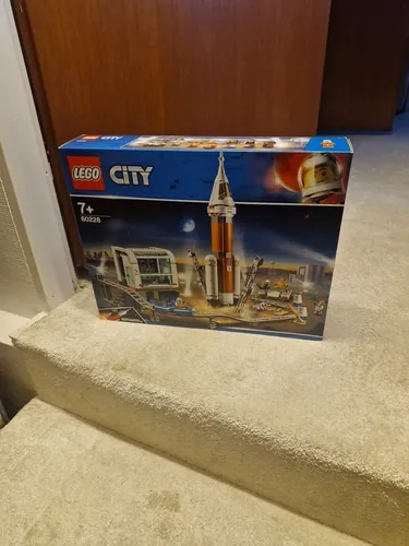 LEGO 60228 City Weltraumrakete mit Kontrollzentrum - 837 Teile, von der NASA inspiriertes Weltraumspielzeug für Kinder ab 7 Jahren