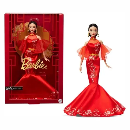 Barbie Signature Lunar New Year Doll - Dolls Accessories, feiert das neue Jahr in einem eleganten qipao mit goldenen Accessoires und symbolischen Meihua-Blüten, die Stärke und Resilienz repräsentieren.