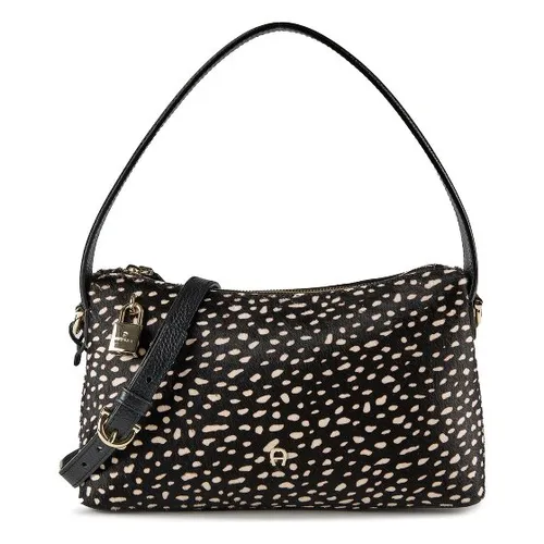 AIGNER Delia Schultertasche 27 cm schwarz - Modische Schultertasche von AIGNER in elegantem Schwarz. Abnehmbarer, verstellbarer Umhängeriemen für flexible Tragemöglichkeiten. Aus feinem Fell gefertigt, bietet sie luxuriöse Textur und praktische Innenfächer für optimale Organisation.