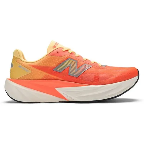 NEW BALANCE Herren Laufschuhe FuelCell Rebel v5 – Schnelligkeit & Stil - Moderne Laufschuhe mit leichtem Mesh-Obermaterial und dynamischer Zwischensohlentechnologie. Ideal für schnelle Läufe und sportliches Design, das auffällt.