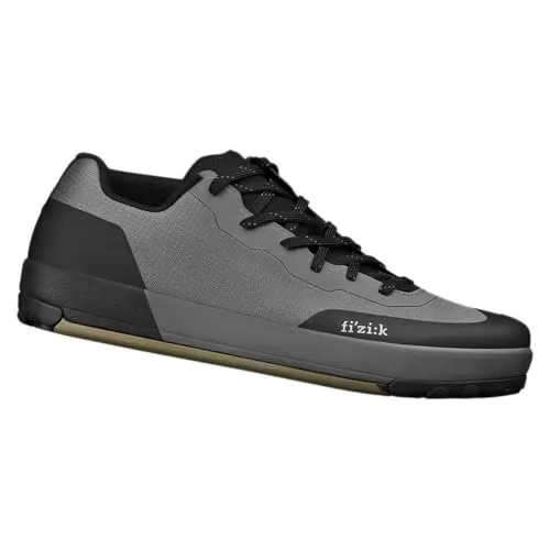 Fizik Gravita Versor Clip-in Mountain-Biking-Schuhe - Hochwertige Mountain-Biking-Schuhe mit Ripstop-Obermaterial und X6 Außensohle. Ideal für Downhill und Enduro, bieten sie optimale Kontrolle und Komfort beim Fahren.