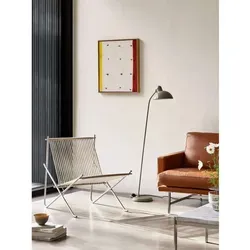 Kaiser Idell Stehleuchte 6556-F Olive Green - Elegante Stehleuchte im Bauhaus-Stil, gestaltet von Christian Dell. Mit drehbarem Gelenk und charakteristischem Schirm ist sie ein zeitloser Klassiker für stilvolle Akzente in jedem Raum.