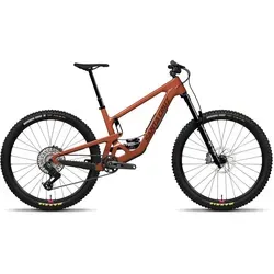 Santa Cruz Hightower GX AXS 2026 - Gloss Brick Red - 43cm | 29 - Das Santa Cruz Hightower GX AXS ist ein vielseitiges Mountainbike, ideal für Trails. Mit seinem leichten Rahmen und der präzisen Schaltung meisterst du mühelos steile Anstiege und rasante Abfahrten.