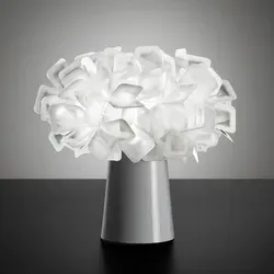 Slamp Clizia Tischleuchte weiß - Elegantes Design für jeden Raum - Tischleuchte mit botanisch inspiriertem Design, ideal für gemütliche Atmosphären und vielseitig einsetzbar. Patentiertes Magnetsystem für einfache Reinigung und Montage.