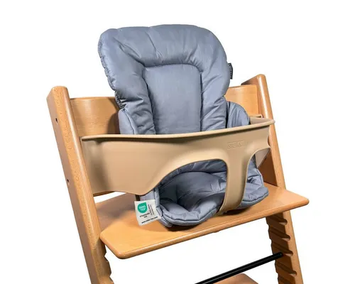 LaLoona Sitzverkleinerer für Stokke Tripp Trapp Hochstuhl - Grau - Praktischer Sitzverkleinerer für den Stokke Tripp Trapp® Hochstuhl. Mit beschichteter Baumwolle für einfache Reinigung, individuell anpassbar und maschinenwaschbar bei 40 °C. Bietet zusätzlichen Halt und Komfort für Dein Baby.