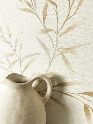 Newroom Vliestapete Aissa Beige – Strukturierte Blumentapete für stilvolle Wände - Hochwertige Vliestapete in Aissa Beige mit eleganten Blumen und Zweigen. Ideal für feuchte Räume, leicht zu verarbeiten und restlos abziehbar. Verleihen Sie Ihren Wänden einen besonderen Look!