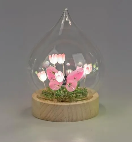 formano LED Dekolicht mit Timer und Schmetterling-Motiv - Wunderschönes LED Deko Tropfenlicht aus Glas mit integriertem Timer. Ideal für stimmungsvolle Akzente in Ihrem Zuhause. Maße: 12x12x17 cm, Stromversorgung über wechselbare AAA-Batterien.