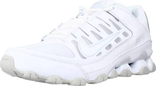 Nike REAX 8 TR MESH Trainingsschuh - Der Nike REAX 8 TR bietet leichten Halt und reaktionsfreudige Dämpfung für optimale Leistung beim Training. Das dynamische Schnürsystem sorgt für einen sicheren Sitz und Komfort während jeder Einheit.