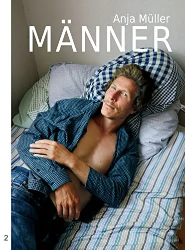 Männer 2: Erotische Fotografien - Erotikkalender mit faszinierenden und ästhetischen Aufnahmen, die die Schönheit des männlichen Körpers in kunstvollen Posen feiern.