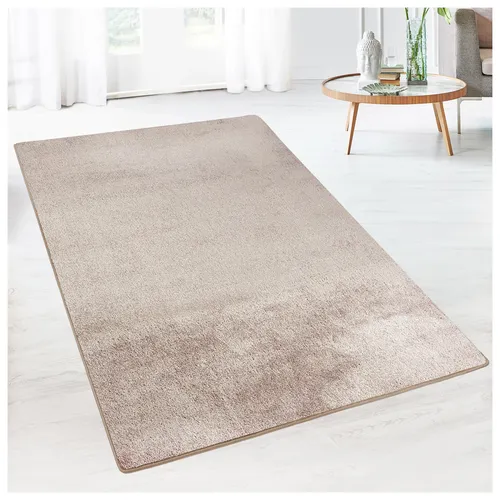 Teppich Sundae Beige 69 – 200 x 400 cm - Individuell maßgefertigter Velours-Teppich „Sundae“ in Beige – ideal für jeden Wohnbereich. Der flauschige Flor sorgt für ein angenehmes Gehgefühl und ist pflegeleicht sowie widerstandsfähig.