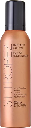 St.Tropez Instant Glow Body Bronzing Mousse 200 ml - Schnelle Bräunung mit dem St.Tropez Mousse für einen strahlenden Glow. Der leichte Schaum trocknet schnell, hinterlässt keine Rückstände und bietet eine langanhaltende, goldene Bräune – ideal für spontane Anlässe.