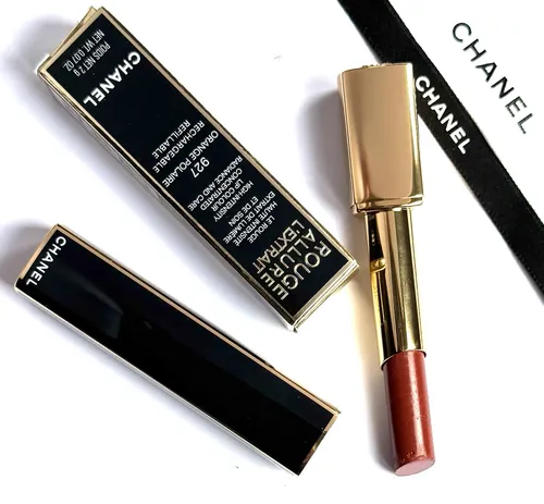 CHANEL 927 Orange Polaire ROUGE ALLURE L EXTRAIT Lippenstift - Hochintensiver Lippenstift in strahlendem Rouge, 2 g Inhalt, für einen langen Halt und ein luxuriöses Finish. Ideal für jeden Anlass.