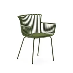 KAVE HOME Gartenstuhl SURPIKA - Bequemer Outdoor-Sitz - Der KAVE HOME Gartenstuhl SURPIKA vereint modernes Design mit Komfort. Hergestellt aus 100% recycelbarem Kunststoff, ist er langlebig und pflegeleicht. Ideal für entspannte Stunden im Freien.