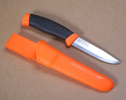 Morakniv Companion F orange - Vielseitiges Jagdmesser von Mora of Sweden - Taschenmesser mit rostfreier Edelstahlklinge, ideal für Outdoor-Aktivitäten, Jagd und Survival. Das auffällige orange Design sorgt für hohe Sichtbarkeit.