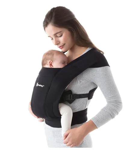 Ergobaby Embrace Babytrage für Neugeborene - Ergonomisch, Extra Weich, Pure Black - Babytragen für Neugeborene, ergonomisch ab Geburt mit optimaler Anhock-Spreiz-Haltung und max. Tragekomfort dank breiten Schultergurten. Leicht und pflegeleicht!