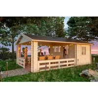 Skan Holz-Gartenhaus Alicante 3 mit Terrasse - Holz-Gartenhaus mit 23,3 m² Fläche, ideal als Pavillon oder Geräteschuppen. Robuste Blockbohlenbauweise und breiter Eingang für einfachen Zugang.