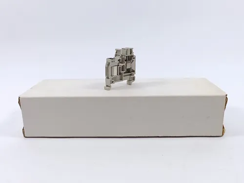entrelec / ABB 019904225 D6/8.ADO 50 Pcs. Klemmenblöcke - Hochwertige Klemmenblöcke in Weiß/Grau, ideal für professionelle Anwendungen, hergestellt in Frankreich.