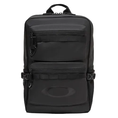 Oakley Rover Laptop-Rucksack Blackout (02E) U - Der wasserabweisende Oakley Rover Laptop-Rucksack bietet sicheren Stauraum für Laptop und Tablet. Ideal für Pendler und aktive Tage, mit praktischen Fächern und stilvollem Design.
