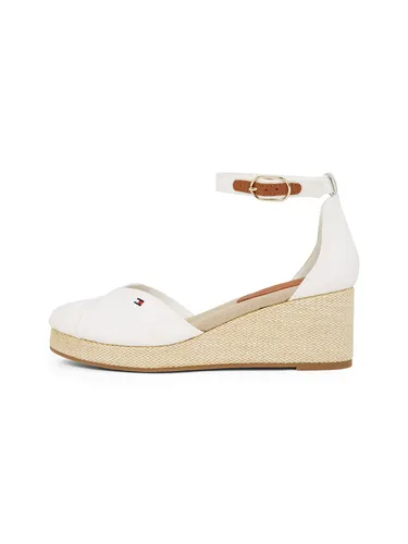 Tommy Hilfiger FLAG CLOSED TOE MID WEDGE ESPAD Keilsandalette - Wanderschuhe mit verstellbarer Schnalle für perfekten Halt, modisches Design in ecru-braun und komfortablem Keilabsatz für stilvolle Sommerausflüge.