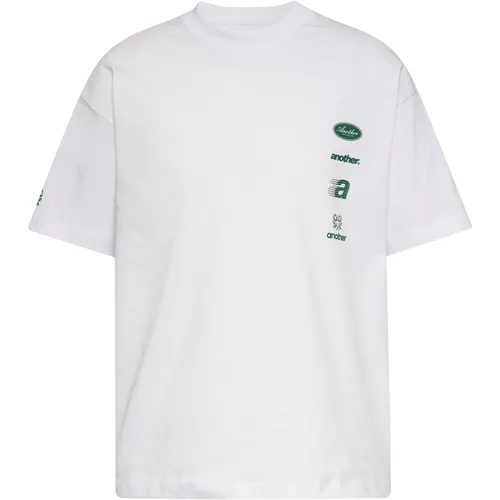 Another Cotton Lab Cafe d Another T-Shirt in Weiß, Größe M - Stylisches Unisex T-Shirt mit Rundhalsausschnitt und markantem Print auf der Rückseite; ideal für lässige Outfits und vielseitig kombinierbar.