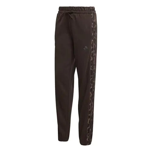 adidas Damen Leopard Print French Terry Pants mit 3-Streifen - Stylische, regulär geschnittene Hose mit elastischem Bund und auffälligem Leopardenprint. Ideal für lässige Outfits und hohe Bewegungsfreiheit.