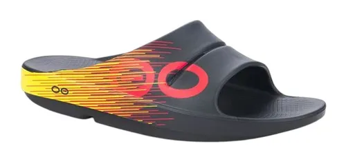 Oofos Sandale Recovery OOahh Sport - Schwarz/Gelb/Rot, Größe 42 - Die Oofos Recovery Sandale bietet mit ihrem weichen OOfoam-Riemen zusätzlichen Halt und Komfort. Der innovative Schaumstoff absorbiert mehr Energie und sorgt für ein angenehmes Tragegefühl. Ideal für die Erholung nach dem Sport.