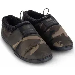Nash ZT Deluxe Bivvy Slipper Camo - Größe 43 - Schwarz - Wasserfeste Slipper aus strapazierfähigem Nylon mit warmem Fleecefutter. Ideal für Outdoor-Aktivitäten, ausgestattet mit elastischem Verstellband und verstärkter Sohle für optimalen Komfort.