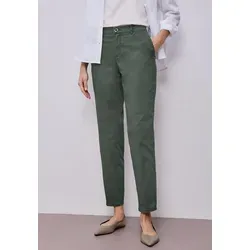 Street One Chino im Casual Fit - Softe Qualität in Cilantro Green - Modische Twill Chino im Casual Fit mit Slim Legs und Mid Waist. Ideal für stilvolle Outfits, bietet sie eine bequeme Passform und vielseitige Kombinationsmöglichkeiten.
