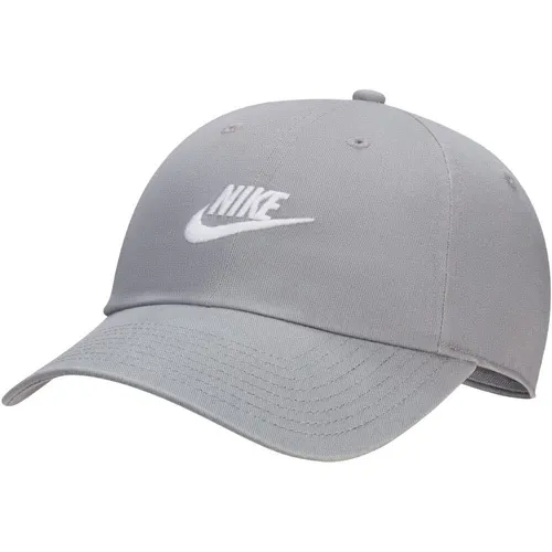 Nike Club Futura Wash Kappe - Grau, Klassische Baumwollcap - Caps & Mützen: Klassische Nike Cap aus weichem Baumwoll-Twill für hohen Tragekomfort und verstellbaren Riemen für optimale Passform.