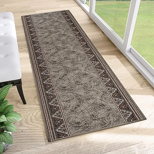 TAPISO Rutschfester Teppichläufer im orientalischen Design - Vielseitiger, rutschfester Teppichläufer in elegantem orientalischen Design. Ideal für Flur, Küche oder Wohnzimmer – sorgt für Sicherheit und Stil in jedem Raum. Maße: 67 x 130 cm.