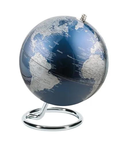 TROIKA Globus Mini GAGARIN – 13 cm drehbar im verchromten Fuß - Lehrmaterial Globen – Hochwertiger Mini-Globus mit metallic-blauen Meeren und silbernen Landflächen, ideal als stilvolles Geschenk und dekoratives Element für jeden Raum.