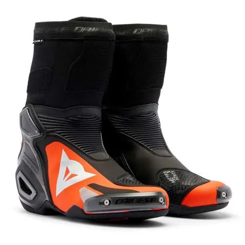 Dainese Axial 2 Racing Stiefel - BLACK/RED-FLUO, 44 EU - Hochwertige Motorradstiefel mit MotoGP-Schutztechnologie, innovativem D-Axialsystem und maximaler Sensibilität für beste Leistung auf der Rennstrecke.