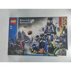 LEGO Knights' Kingdom 8781 - Große Ritterburg - Erlebe spannende Abenteuer mit der großen Ritterburg von LEGO! Das Set enthält 594 Teile und 8 Minifiguren. Ideal für kreative Bauprojekte und fantasievolles Spielen.