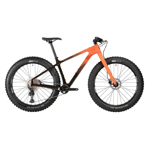 Salsa Beargrease Deore 11 Komplettrad 27.5" in Rot - Robustes 27.5" Komplettrad mit Deore 11-Gang-Schaltung. Ideal für Abenteuer und Trails, bietet es hervorragende Performance und Stabilität.