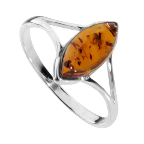 OSTSEE-SCHMUCK Fingerring "Amalia" aus Sterlingsilber - Eleganter Bernsteinring in navette-Form, gefertigt aus 925er Sterlingsilber mit einem einzigartigen cognacfarbenen Bernstein, ideal für stilvolle Akzente.