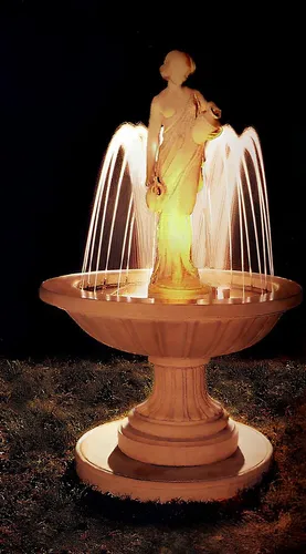 Römische Garten Deko Fontäne 1049 - Elegante Steinfontäne aus FineCrete, frei wählbare Farben, ideal für eine stilvolle Gartengestaltung.