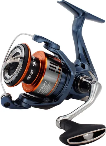 SHIMANO Nasci FD C3000FD – Beidhändige Spinning Angelrolle mit Frontbremse - Die Shimano Nasci FD C3000FD bietet präzise Technik und geschmeidigen Lauf für jeden Angler. Mit robuster Bauweise und optimalem Schnurmanagement ist sie ideal für vielseitige Angeltechniken.