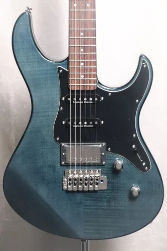 Yamaha Pacifica 612V II FM IDB - E-Gitarre - E-Gitarre mit Erle Korpus und geflammter Ahorndecke, ausgestattet mit hochwertigen Seymour Duncan Tonabnehmern für vielseitigen Sound und exzellente Bespielbarkeit.
