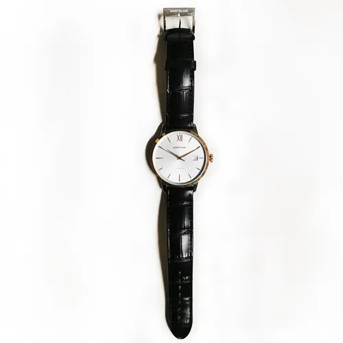 MONTBLANC Meisterstück Heritage Automatik Herrenuhr - Elegante Herrenuhr mit Edelstahlgehäuse und schwarzem Lederarmband. Präzises Automatikwerk für zuverlässige Zeitmessung und stilvolles Design für besondere Anlässe.