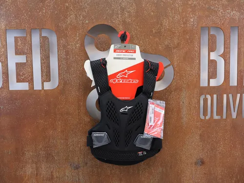 Alpinestars Bionic Pro Brustprotektor, schwarz, Größe M L für Männer - Innovativer Brust- und Rückenprotektor für Motorradfahrer. Leichtes, flexibles Material mit hervorragender Atmungsaktivität sorgt für optimalen Tragekomfort und Schutz bei jeder Fahrt.