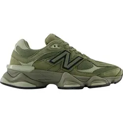 New Balance U9060ZGD Dunkel Olivin - Uni Sneaker - Der New Balance U9060ZGD Dunkel Olivin verbindet modernen Stil mit hohem Tragekomfort. Die schlichte Farbgebung passt perfekt zu jedem Outfit. Ideal für den Alltag – für einen sportlichen Look ohne Kompromisse!