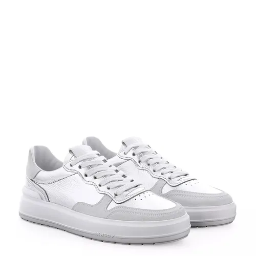 Kennel & Schmenger Snap Bianco/Silver - Elegante Sneaker aus silberfarbenem Leder mit Metallic-Finish. Bequeme Lederinnensohle und robuste Gummisohle sorgen für Komfort und Langlebigkeit. Ideal für modische Auftritte.