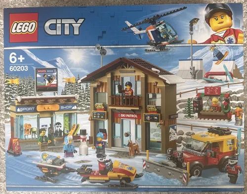 LEGO 60203 City Town Ski Resort - 2-stöckige Rettungsbasis und Snowpark, ideal für winterliche Abenteuer und kreatives Spielen