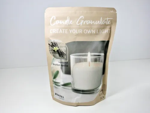 Wenzel Kerzen-Sandgranulat Vanille, 400g Set mit 4 Dochten - Praktisches Set zur einfachen Herstellung von Kerzen und Teelichtern. Enthält 400g hochwertiges Paraffin und 4 Dochte. Ideal für kreative DIY-Projekte und gemütliche Atmosphäre.