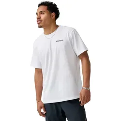 Brooks Herren Graphic Short Sleeve T-Shirt in Weiß - Stylisches Performance Shirt mit modernem Grafik Print. Das atmungsaktive Material sorgt für hohen Tragekomfort und optimale Luftzirkulation – ideal für Training und Freizeit.