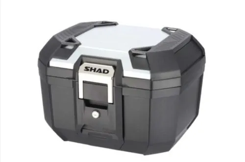 SHAD TR41 Terra Alu Topcase für Männer - Robustes Alu-Topcase mit doppeltem Verschlusssystem und praktischem Griff. Ideal für Motorradtouren, sorgt für sicheren Stauraum und einfachen Zugriff auf Ihre Sachen.