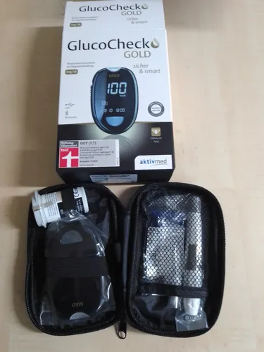 GlucoCheck GOLD Blutzuckermessgerät Set - Blutzuckermessgeräte: Maxi-Sparset mit 110 Teststreifen, 10 Lanzetten und Stechhilfe – alles für eine einfache und präzise Blutzuckermessung.